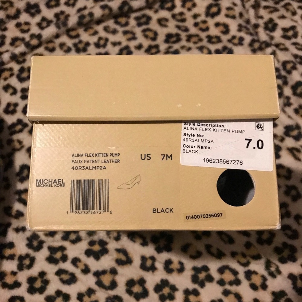 Michael Kors NWT Alina Flex Pointed Toe Kitten Heel Pump in Size 7 - HOST PICK ๐ - Picture 15 of 16